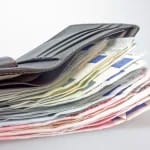 Românii retrag masiv bani din pensiile private înainte de introducerea taxei CASS