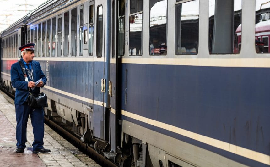 Achiziționarea biletelor CFR cu rezervare de loc va fi suspendată miercuri