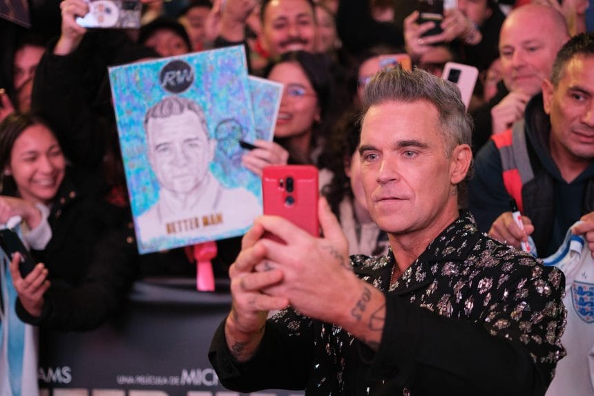 Oficialii bulgari prinși cerând mită de la echipa lui Robbie Williams folosind Google Translate Oficialii bulgari prinși cerând mită de la echipa lui Robbie Williams folosind Google Translate