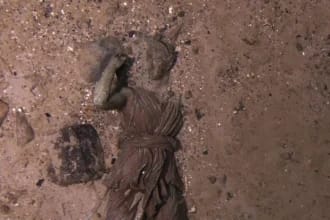 Căutată decenii după scufundarea Titanicului, statuia unică din salonul de lux a fost descoperită când speranțele păreau să fi dispărut
