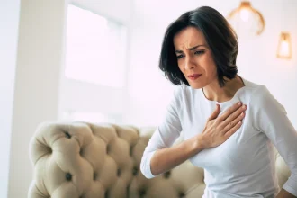 Jumătate dintre atacurile de cord la femeile tinere au cauze ascunse: stresul și anemia, nu arterele blocate