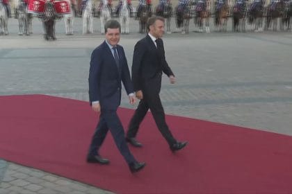 Nicușor Dan și Emmanuel Macron au sosit umăr la umăr la dineul găzduit de regele Danemarcei la Copenhaga
