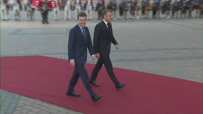 Nicușor Dan și Emmanuel Macron au sosit umăr la umăr la dineul găzduit de regele Danemarcei la Copenhaga Nicușor Dan și Emmanuel Macron au sosit umăr la umăr la dineul găzduit de regele Danemarcei la Copenhaga