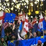 Georgia în flăcări: mii de protestatari în stradă, în timp ce guvernul proclamă victoria, iar poliția intervine cu gaze lacrimogene