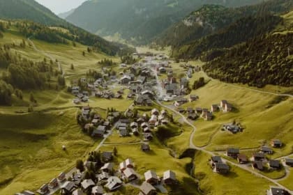 Salarii de până la 8.000 de euro și cazare gratuită: sute de locuri de muncă în cea mai bogată țară din Europa