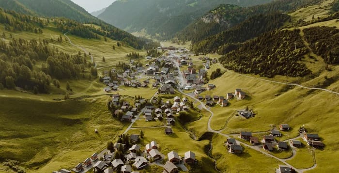 Salarii de până la 8.000 de euro și cazare gratuită: sute de locuri de muncă în cea mai bogată țară din Europa