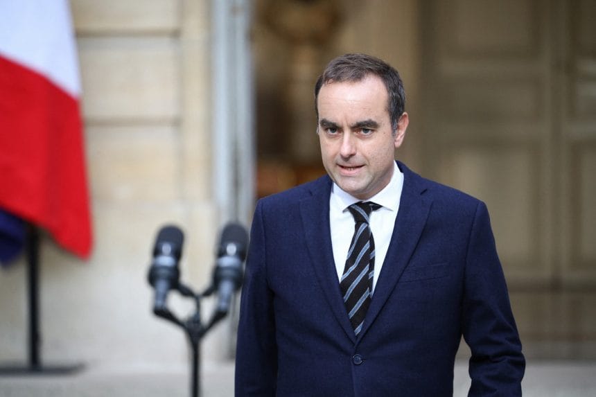 Macron dă termen limită de 48 de ore lui Lecornu pentru formarea noului guvern și își asumă răspunderea în caz de eșec Macron îi acordă 48 de ore lui Lecornu pentru a forma un nou guvern și își asumă responsabilitatea în cazul unui eșec