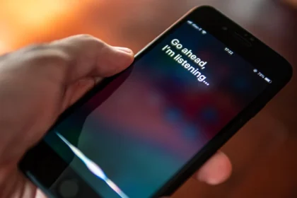 Apple sub lupa autorităților franceze: Siri acuzat de colectare ilegală a datelor utilizatorilor