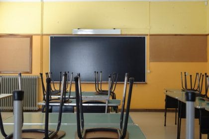 Toate școlile din București vor fi închise miercuri din cauza codului roșu de ploi abundente. ([libertatea.ro](https://www.libertatea.ro/stiri/scoli-bucuresti-ilfov-inchise-miercuri-cod-rosu-ploi-5475157?utm_source=openai))