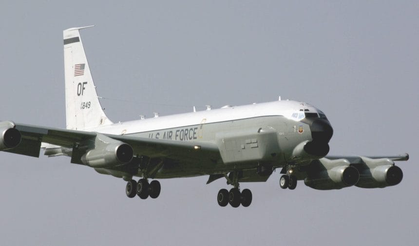 RC-135U american de spionaj survolează Kaliningrad – află de unde a decolat