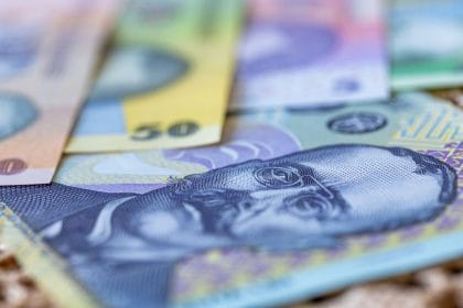 Fitch trage alarma: Măsurile fiscale riscă să mențină deficitul și să submineze ratingul țării