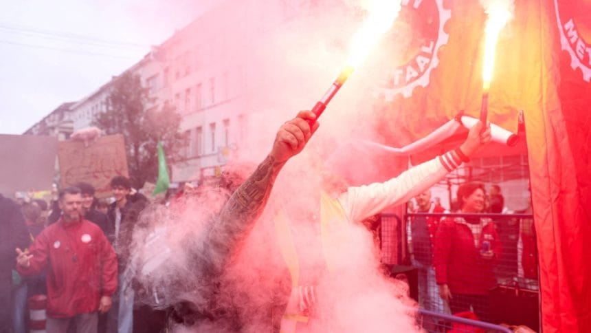 Proteste în Belgia față de politicile guvernului: zecii de mii de oameni ieșiți în stradă și ciocniri cu poliția
