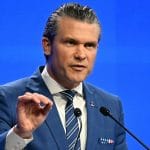 Incident la bordul avionului care-l transportă pe secretarul Apărării din SUA, Pete Hegseth. Aeronava a afișat un cod de urgență