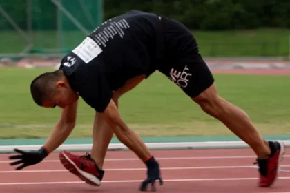 El aleargă în patru labe! Ce record mondial a stabilit