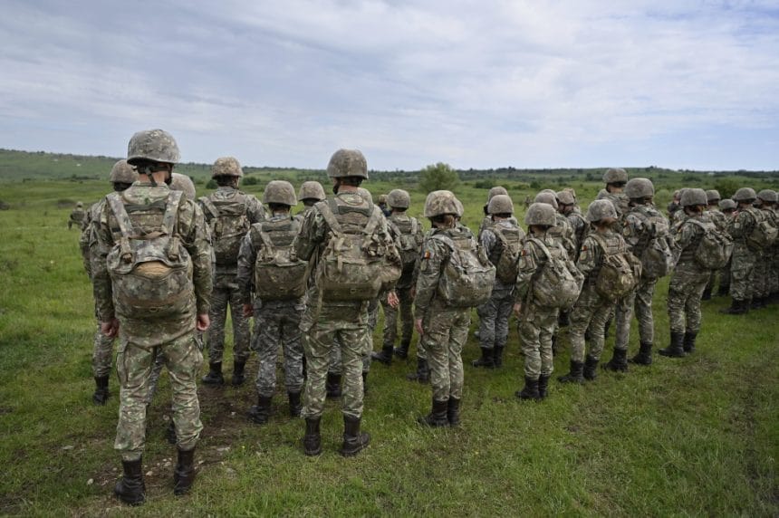 Comisiile din Parlament aprobă achiziția de tancuri și introducerea serviciul militar voluntar de 4 luni, cerute de MApN