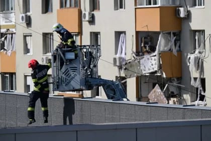 Reconstruirea blocului care a explodat în Rahova. Ministrul Cseke Attila: „Nu avem astăzi un cadru legal disponibil”