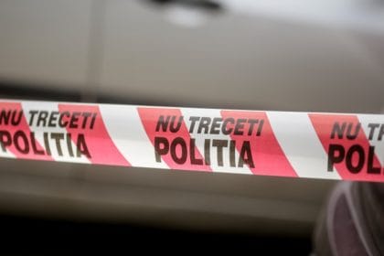 Doi tineri au fost găsiți morți, într-o mașină, în zona lacului Frumoasa din Harghita. Lângă ei era un pistol de asomare