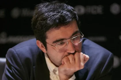 Federația Internațională de Șah deschide anchetă împotriva unui șahist rus, după acuzațiile de hărțuire în scandalul morții lui Daniel Naroditsky