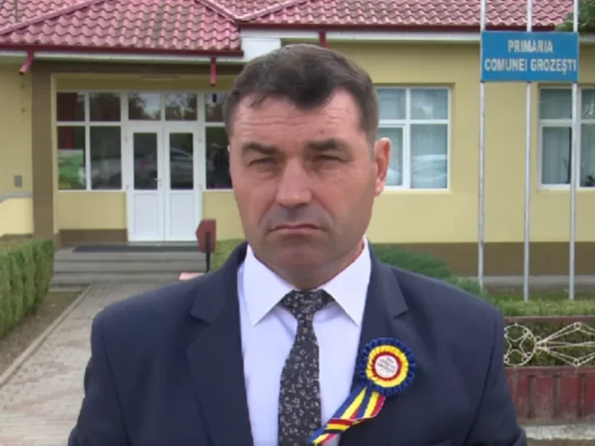 Scandal la primărie: primar PSD reținut după ce ar fi bătut doi adolescenți - edilul susține că incidentul e exagerat Un primar PSD, reținut după ce a bătut doi adolescenți. Edilul susține că situația a fost exagerată