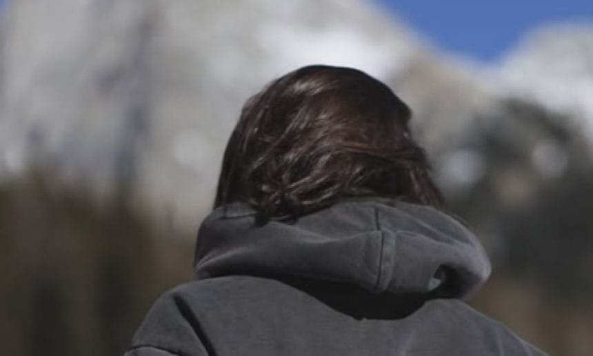 Condamnată și amendată cu 20.000 €, după ce a recunoscut că i-a furat cardurile unei colege! Riscă încă o pedeapsă URIAȘĂ