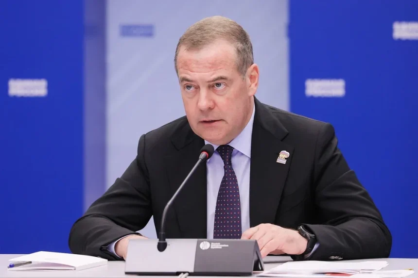 Medvedev îl numește „imbecil” pe ministrul belgian al Apărării. Ce l-a înfuriat pe oficialul rus
