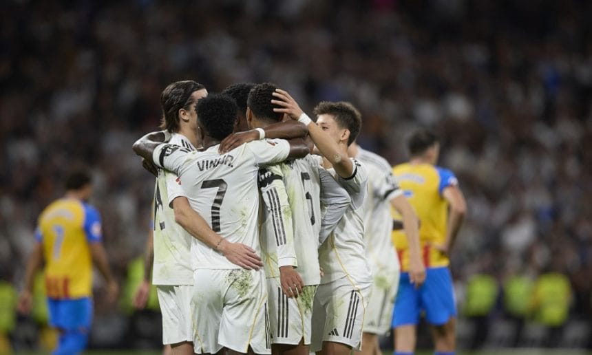 Real Madrid triumfă clar în fața Valenciei - „Galacticii" câștigă fără emoții Real Madrid -0. ”Galacticii” s-au impus fără probleme în fața ”Liliecilor”