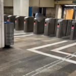 Incident violent la metrou: un paznic a fost lovit cu pumnul de un călător. Poliția s-a autosesizat după ce imaginile au ajuns online