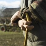Case părăsite, ulițe pustii. Cum arată viața în satele României în care mai trăiesc doar câțiva bătrâni: „E greu tare, vai de noi”