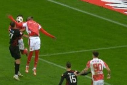 Verdict, în direct: ”Penalty clar!” Faza din Dinamo