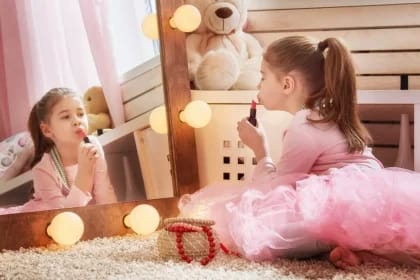 Măști de față pentru copii de 4 ani. Dermatologii trag un semnal de alarmă asupra trendului „distopic”