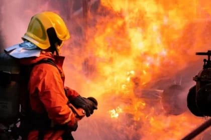 Exploziile și incendiile se repetă, autoritățile bâjbâie. Experți: Sistemul de gaze este vulnerabil și ignorat