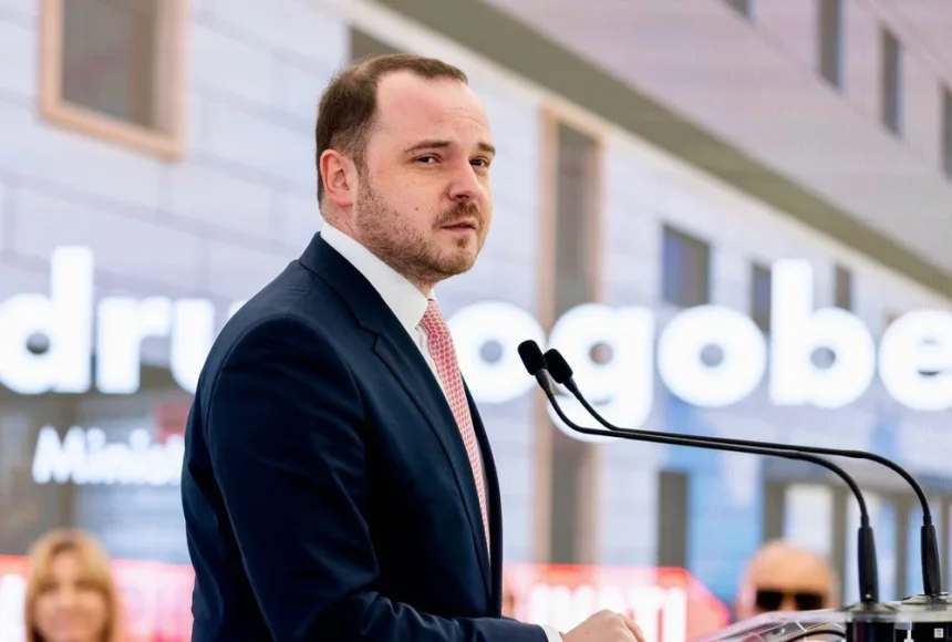 Ministrul Sănătății: Noua lege oferă protecție reală medicilor Ministrul Sănătăţii: Noua formă legală pentru protecția medicilor este benefică