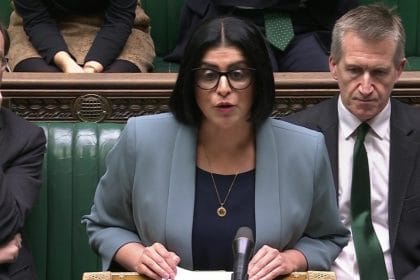 Laburiștii anunță reguli noi pentru imigranți în Marea Britanie. Rezidența permanentă va fi obținută mai greu