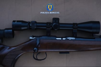 Doi bărbați, reținuți pentru contrabandă cu arme. MAI: „Sezonul cadourilor e frumos, dar surprizele din colete devin tot mai creative”