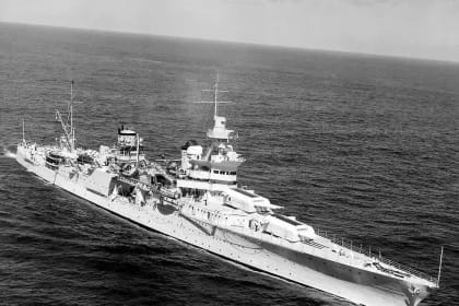 Povestea naufragiului care a inspirat filmul „Fălci“, în care 150 de marinari au fost mâncați de vii după ce nava de război americană s-a scufundat