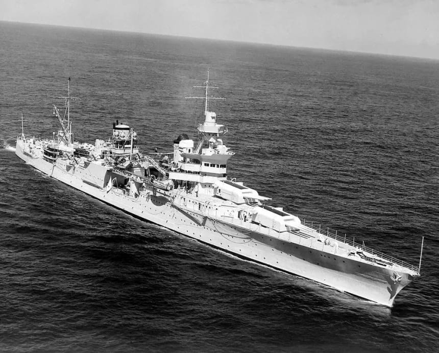 Povestea naufragiului care a inspirat filmul „Fălci“, în care 150 de marinari au fost mâncați de vii după ce nava de război americană s-a scufundat