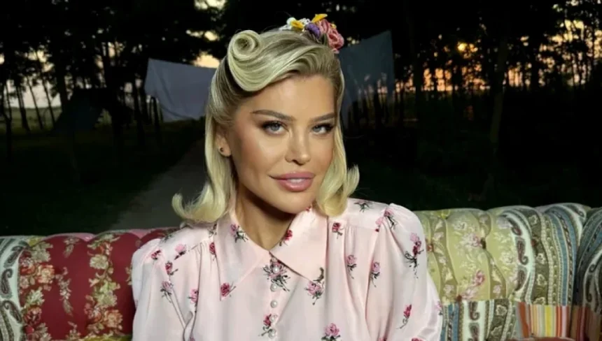 Cum au apărut Loredana Groza și Andreea Esca alături de Anastasia Soare, românca supranumită „Regina Sprâncenelor”. Și-a construit un adevărat imperiu în America