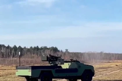 Ucraina a testat cu succes o nouă dronă terestră capabilă de misiuni de luptă autonome