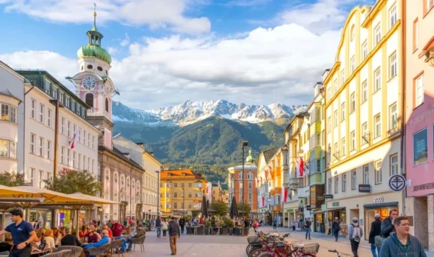 Șoc în Europa: turiștii depășesc populația locală într-o țară devenită cea mai aglomerată destinație turistică O țară europeană, cea mai aglomerată destinație turistică din lume. Vizitatorii depășesc de departe populația locală