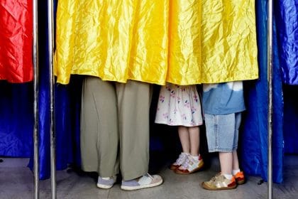 De ce nu votează tinerii: „Modul de comunicare nu reflectă problemele cu care se confruntă”. Cum ar putea fi convinși