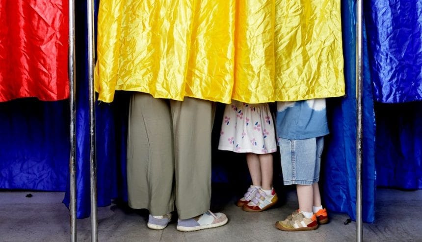 De ce nu votează tinerii: „Modul de comunicare nu reflectă problemele cu care se confruntă”. Cum ar putea fi convinși