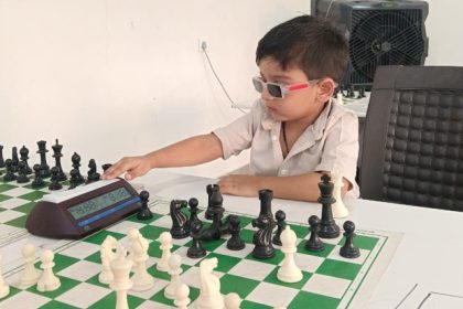 Un copil de 3 ani a devenit cel mai tânăr jucător de șah care a obținut un rating oficial FIDE