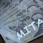 Comisar-şef de poliție, prins în flagrant când primea 10.000 de lei mită în parcarea unui fast-food din Giurgiu