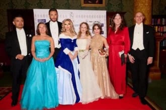 Ce români au strălucit la Balul de Crăciun de la Londra, alături de prințesa Katarina a Iugoslaviei?! „Uneori, e nevoie doar de…”VIDEO