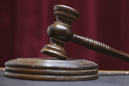 „Justiţiarul de Cluj”, condamnat pentru instigare publică în urma unor mesaje postate pe reţelele sociale