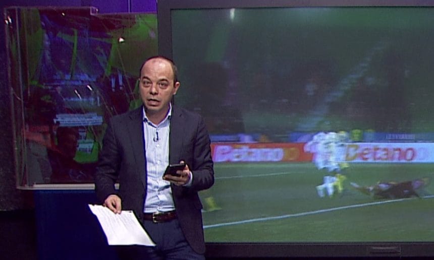 Scandal la Arad: Marius Avram explică de ce arbitrul nu a văzut că era în careu Verdictul specialistului! Marius Avram, despre faza controversată de la Arad: ”N-a văzut că e în careu!”