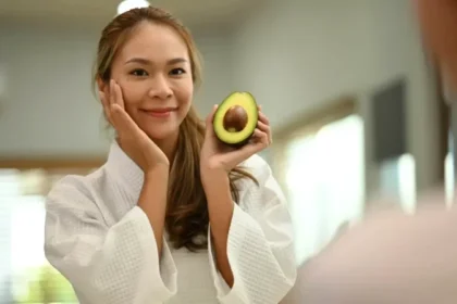 Ridurile nu sunt o problemă a vârstei, ci a ceea ce mâncăm. Aceste 5 alimente te pot face să arăți mai tânăr cu până la 10 ani