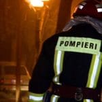 Situație critică într-un bloc din Tulcea după ce podeaua unui apartament s-a surpat. Pompierii intervin de urgență