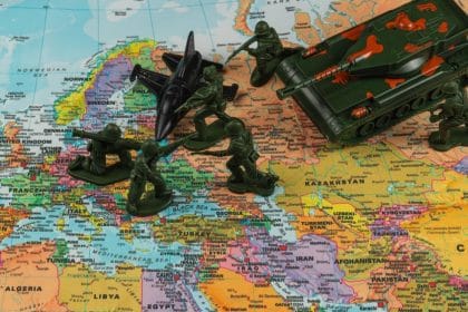 „Era «garanției de securitate» s-a încheiat”: Atacurile lui Donald Trump obligă Europa să grăbească planurile de apărare post-America