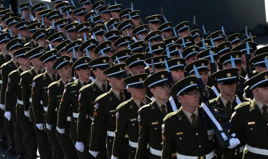 Șoc la Dublin: Irlanda majorează bugetul militar cu 55% după incidentul cu drone la vizita lui Zelenski Irlanda își majorează cu 55% bugetul militar după incidentul cu drone din timpul vizitei lui Zelenski la Dublin